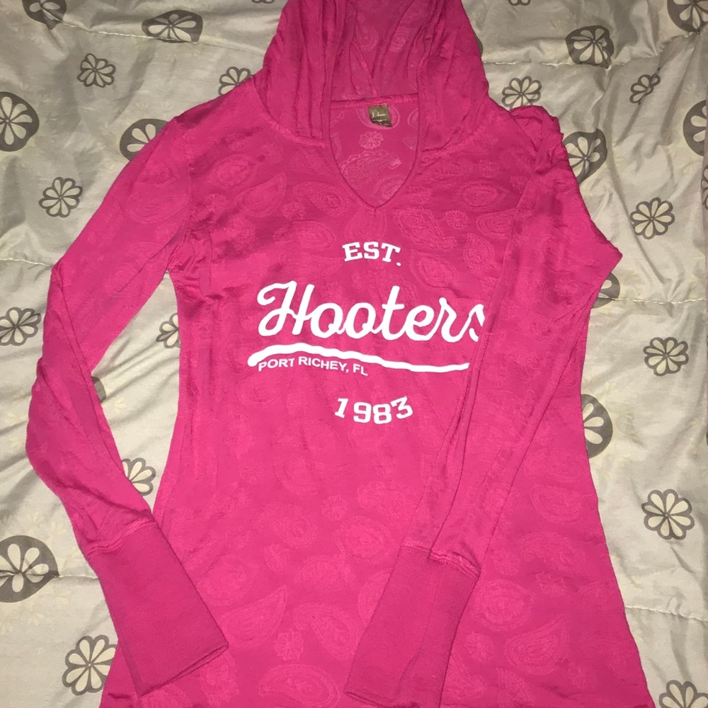 Hooters shirt